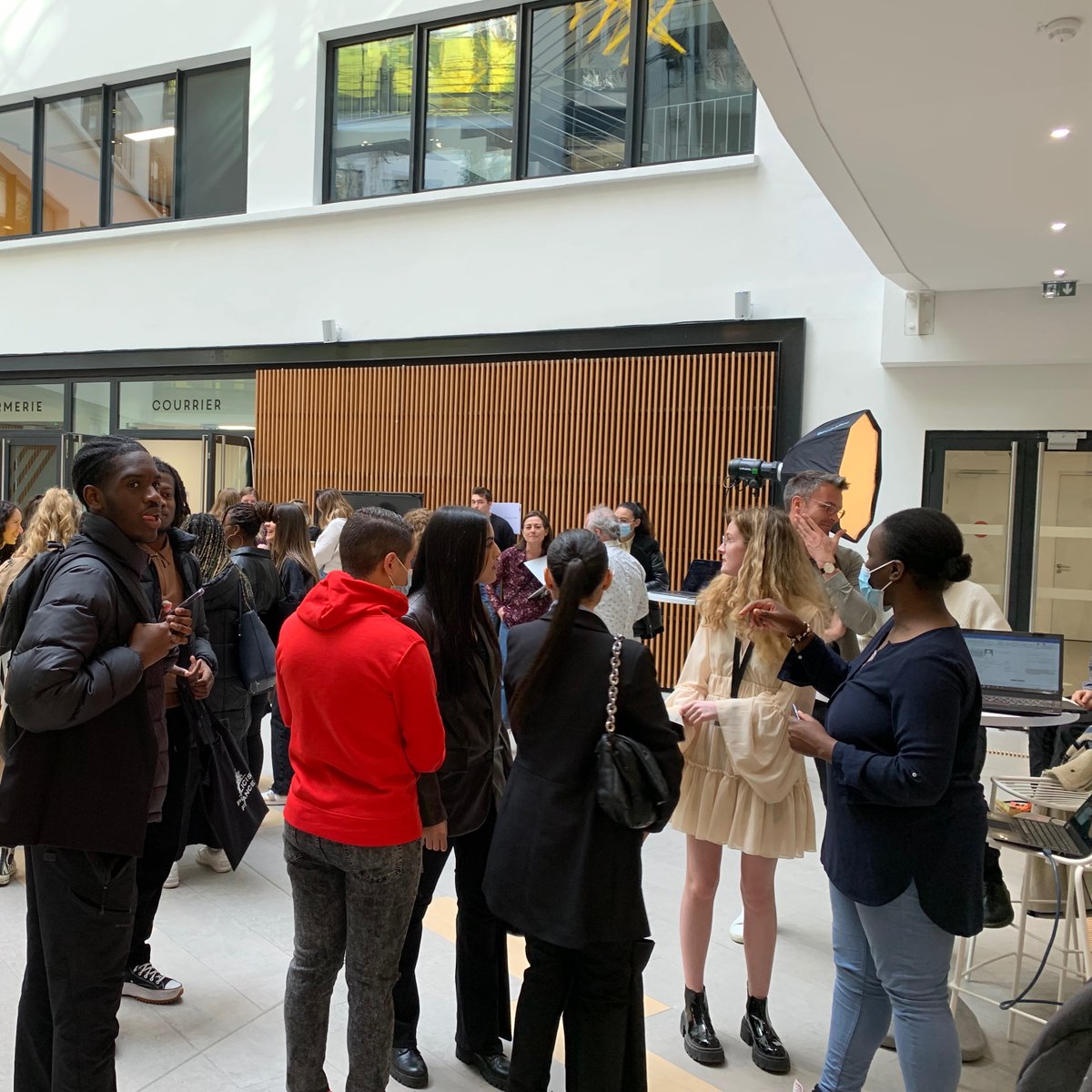 PublicisConseil's tweet photo. [#JAO2022] En direct des speed-dating métier 🦁
Suivez nos conférences en live sur la plateforme : https://t.co/qyoVQlICkc
#Voila #rencontre #talents https://t.co/5DcaqOwnH6