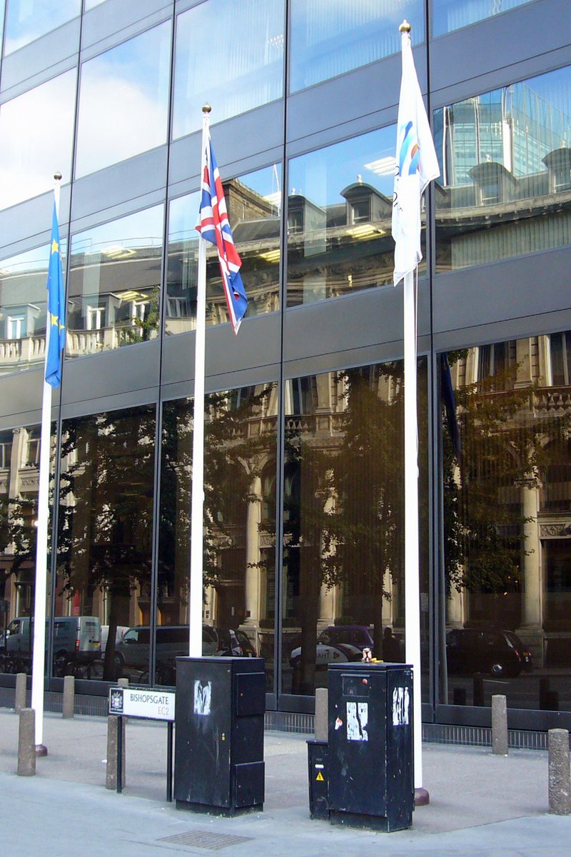 FlagpoleLondon's tweet photo. Clean fibreglass #flagpoles with warm soapy water to maintain their appearance. Check out our https://t.co/KYfujcb6F2 #flagpolemaintenance #flags #Unionflag #Londonflags https://t.co/x9O7Y0CVSo