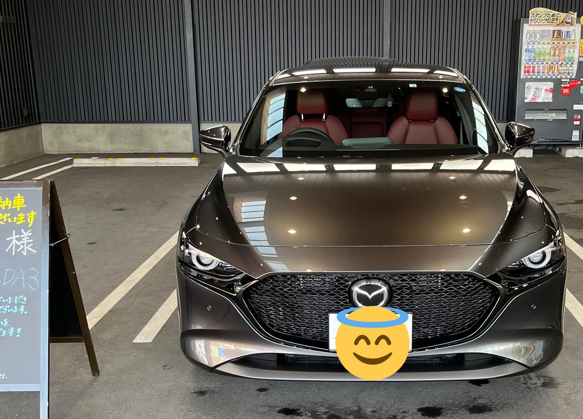 aohan7's tweet photo. MAZDA3 20S バーガンディ本日納車されました😇エアロ無しの見た目が好きなのでこれで！しばらく純正を楽しみます！
#Mazda3 https://t.co/Tmb0xMEbtQ