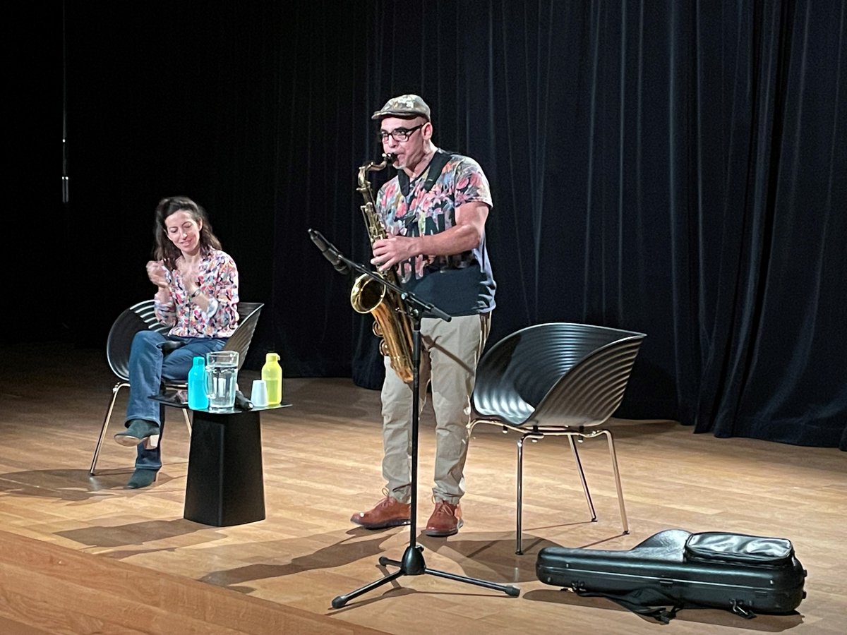 mahjparis's tweet photo. [Semaine d'éducation et d'actions contre le racisme et l'antisémitisme]

En partenariat avec la Fondation pour la mémoire de l'esclavage, le mahJ accueille le saxophoniste Jacques Schwarz-Bart, qui dialogue avec des classes de cycle 4 autour de son double héritage juif et créole. https://t.co/A9fQHDhItr