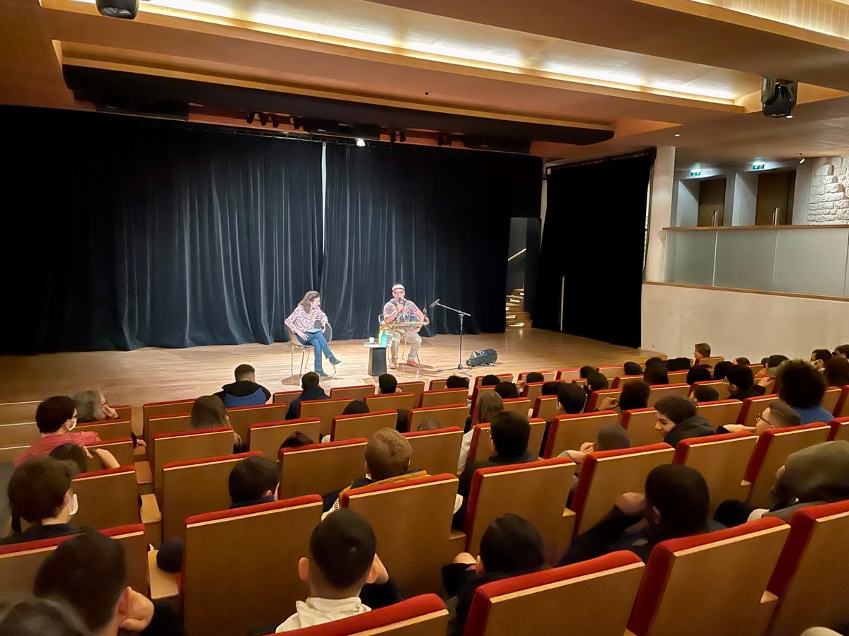 mahjparis's tweet photo. [Semaine d'éducation et d'actions contre le racisme et l'antisémitisme]

En partenariat avec la Fondation pour la mémoire de l'esclavage, le mahJ accueille le saxophoniste Jacques Schwarz-Bart, qui dialogue avec des classes de cycle 4 autour de son double héritage juif et créole. https://t.co/A9fQHDhItr