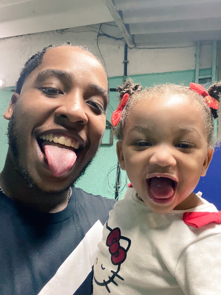 lcvinicius26's tweet photo. Da língua filhaa/ agr da um sorrisao gostoso de Papai aí mds ❤️😍😍💘💘 https://t.co/FdLNCBFbde