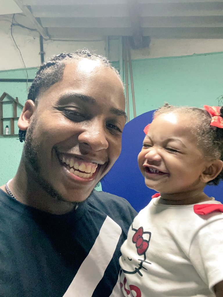 lcvinicius26's tweet photo. Da língua filhaa/ agr da um sorrisao gostoso de Papai aí mds ❤️😍😍💘💘 https://t.co/FdLNCBFbde