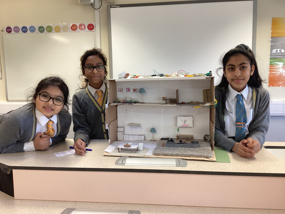 StainesPrepSci's tweet photo. In #StainesPrepScience, #StainesPrepYear6 pupils have been making elaborate parallel circuits for their fantasy hotels. For #STEAMweek they have been showing off their amazing creations and explained how they work. #StainesPrepShare https://t.co/aGm68y5iJ3