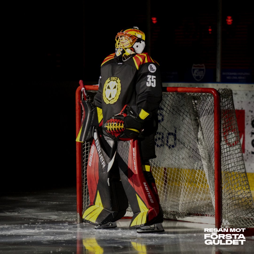 Brynas's tweet photo. ⭐ Tre slutspelsmatcher. Ett insläppt mål. 97,50 i räddningsprocent. 

På onsdag fortsätter resan mot första guldet när semifinalserien vänder hem till Gävle. Gör som 2000 andra och upplev slutspelshockey på plats i Monitor ERP Arena.
 
🎟️ https://t.co/MR7GswpDsO https://t.co/Bg78h7J2NP