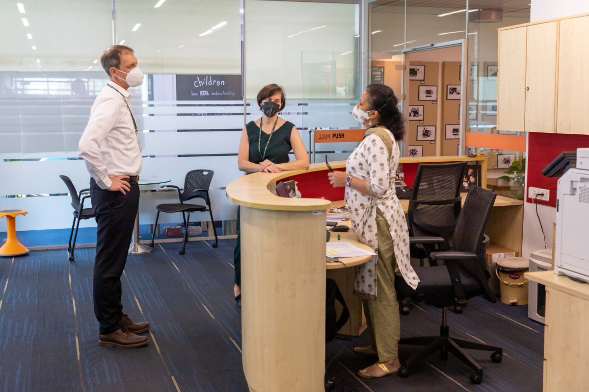 As part of his first week-long transition, incoming Head of School, Dr. Paul Richards, spent time on Monday touring our #ElementaryAtASB. Paul chatted with students, educators, staff, and even our resident four pawed friend, Frankie! Welcome Paul, to your new #CommunityAtASB.