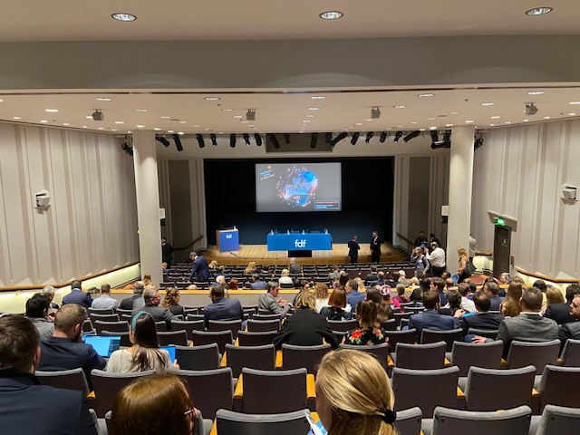 Foodanddrinkfed's tweet photo. The stage is set and the panellists are ready – time for the #FDFConference.
Join @KarenEBetts, @DefraGovUK Sec George Eustice MP, @JimfromOldham and others to discuss the big topics of the day for UK #FoodAndDrink producers. https://t.co/s4JPPBkdS9