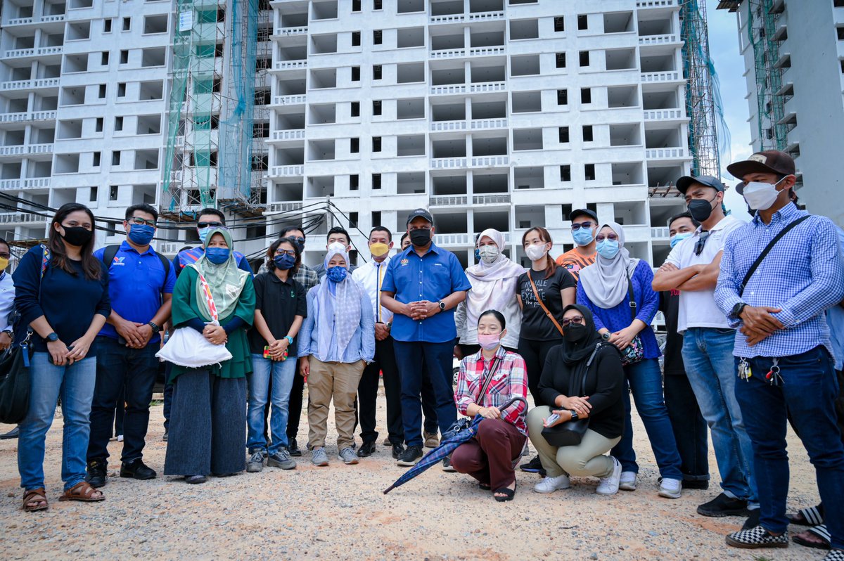 reezal_merican's tweet photo. INI KOMITMEN SAYA - Penyelesaian Projek Aspire Residence Cyberjaya.

Saya menunaikan janji saya kepada pembeli Aspire Residence Cyberjaya. Ini adalah follow-up perjumpaan saya bersama pembeli bulan lepas bahawa projek ini akan disiapkan dalam tempoh 16 bulan bermula April 2022. https://t.co/aUH62TYU8F