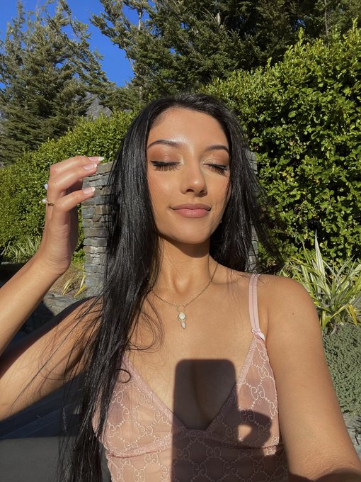 if you look close u can see my nipples https://t.co/X69eU0qu2p<a href="/tag/spookyszn"class="tags"><span>#spookyszn</span></a>