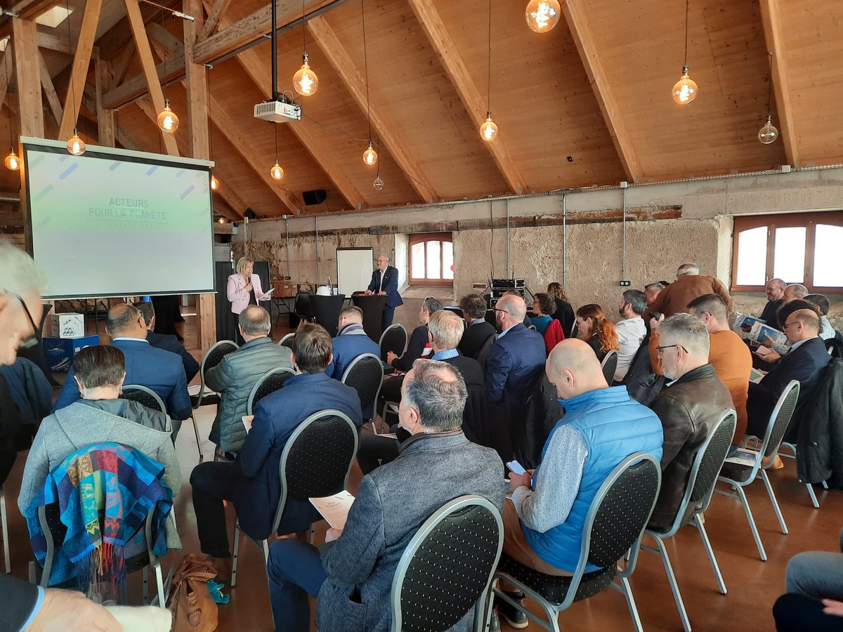 Canalisateurs's tweet photo. #journeemondialedeleau : maintenant, place au débat avec les 25 tables-rondes dans les 16 régions organisatrices ! #acteurspourlaplanete🗨️ https://t.co/bUBrduezdI