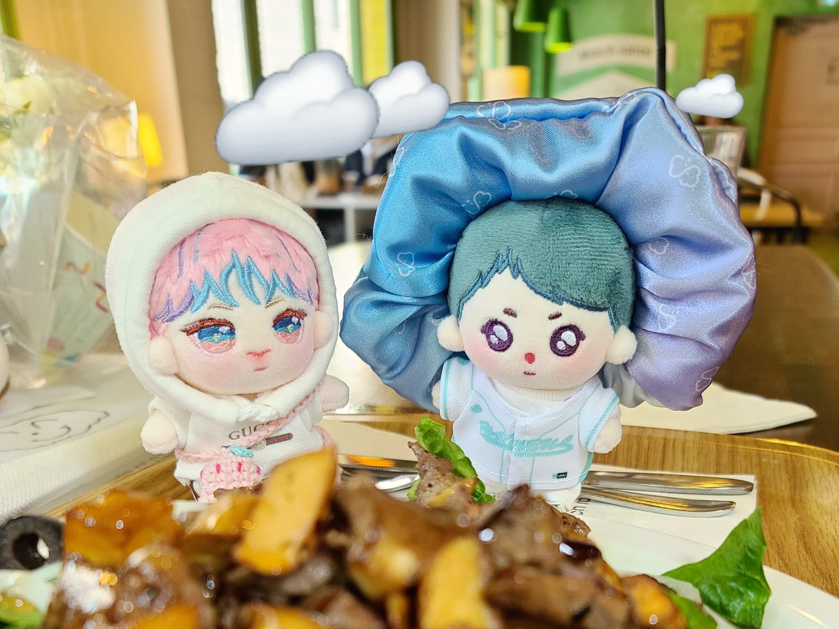 gooreumsomworld's tweet photo. 콧노래가 절로 나오는 
기분좋은 하루😊

#민초셍 #스니커셍
#HAPPY_SUNGWOON_DAY https://t.co/BzUMVD05Yh