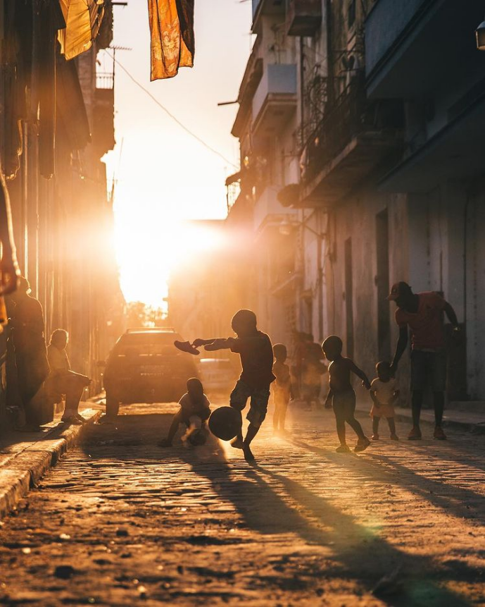 LeoAuteur's tweet photo. Prise à #Cuba  une #photo pleine de vie et de toute beauté de Morgan Oliver-Allen. https://t.co/5xsH5REyxw