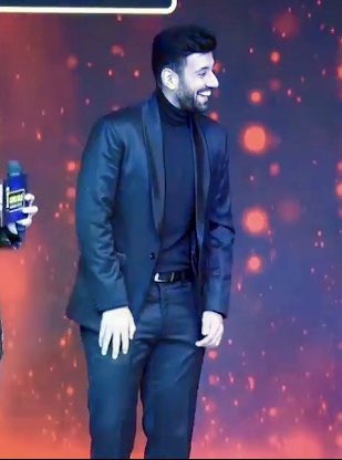 bubblydeparture's tweet photo. Literally the bigass smile he has after finding out it’s her, his Mishty, who won is EVERYTHING 😭😭💗💗💫 You will  rarely see KV smile this BIG 😭✋🏼

#DeVir • #DeVirVibesOnly
#ShauryaAurAnokhiKiKahani https://t.co/YLrVOuBAMq