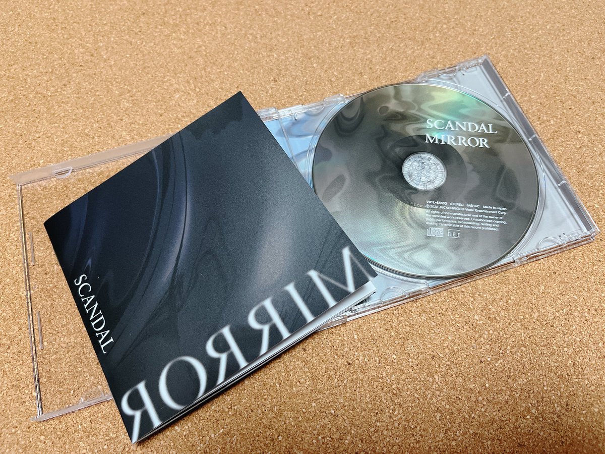 RedMoon_XXX's tweet photo. SCANDAL神戸の余韻はまだまだ続く🪞
会場特典を狙って、昨日漸くアルバムMIRRORを買いました🪞
※LIVE前はサブスクで予襲復讐してました。
#herMagazine も初めての購入📖
メンバーのインタビューが読めて良いですね、この特典☺️
#SCANDAL_MIRROR https://t.co/YU7ldx0iUL