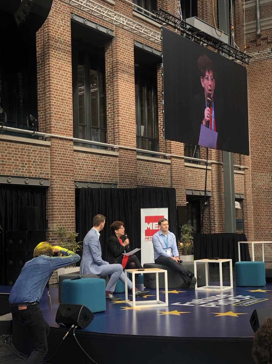 bymaddyness's tweet photo. Retour sur le #FutureProofSummit par @euratechnologie, à destination de tous ceux qui veulent faire avancer l'#Europe à travers la #SouverainetéNumérique 🎤
🤝 +100 startups ont exposé leurs projets : @TradeInOfficiel, @Jooxter ou encore @paprwork !
🔗https://t.co/VbtRoLF335 https://t.co/OXkm8rFOgq