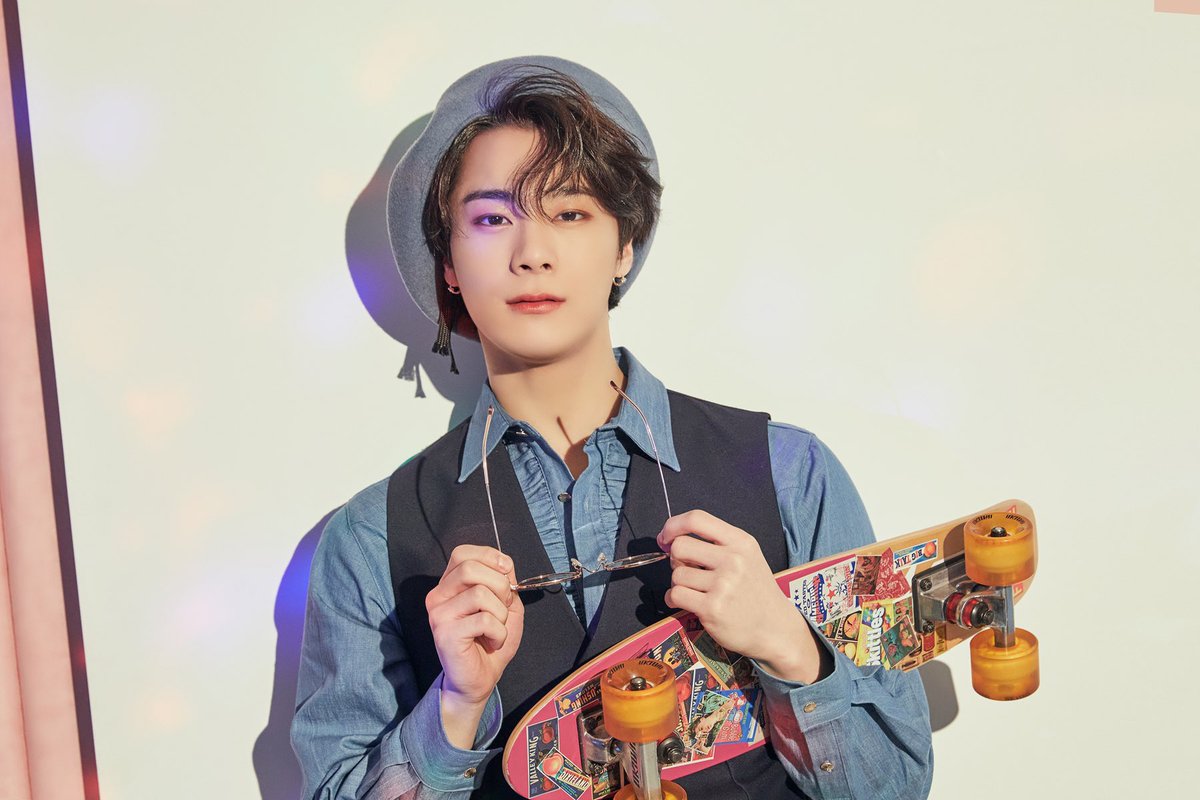 astarchive's tweet photo. [📸] Party Time : Retro Party - MOONBIN
(1/3) https://t.co/b5j3XEvHIT