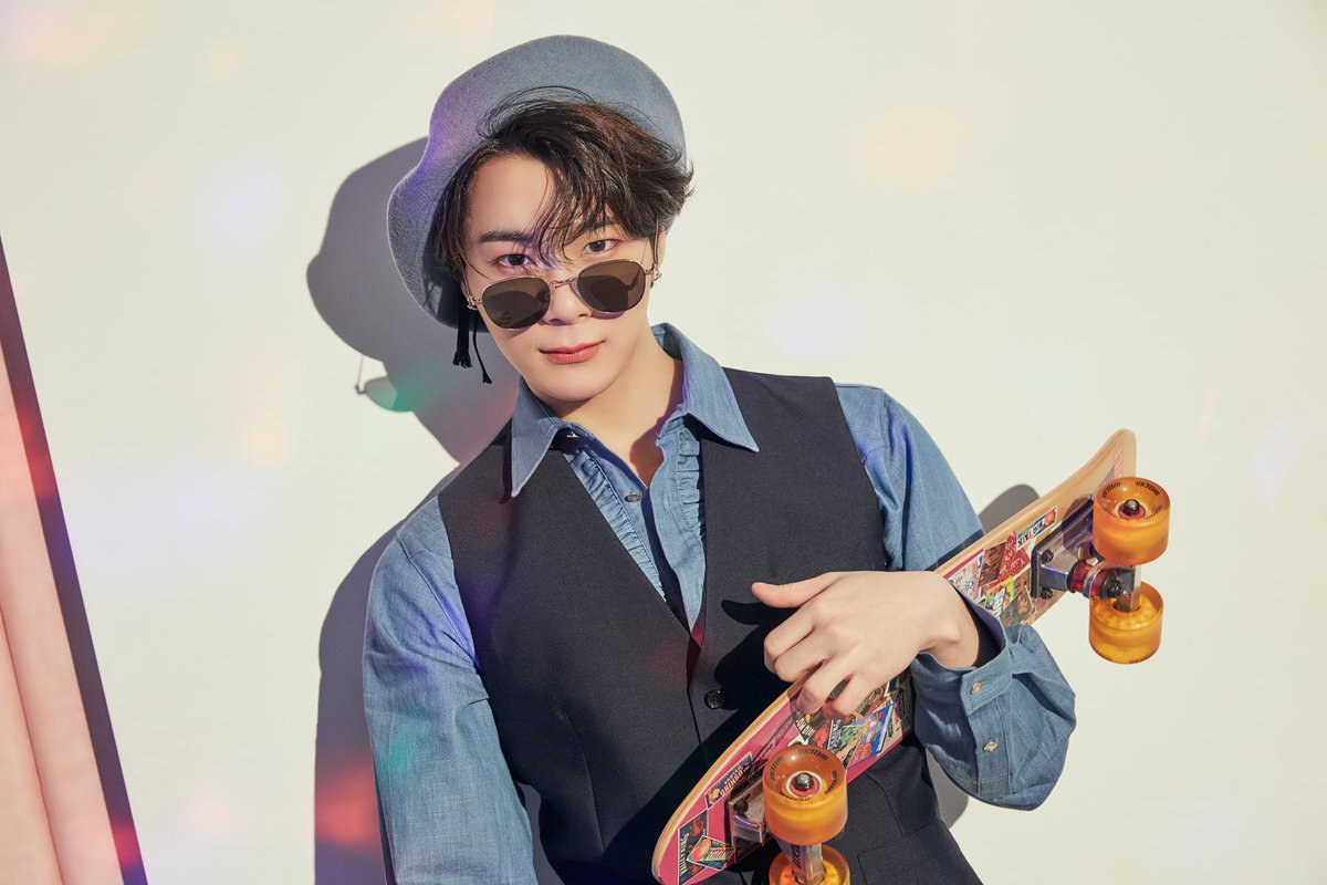 astarchive's tweet photo. [📸] Party Time : Retro Party - MOONBIN
(1/3) https://t.co/b5j3XEvHIT