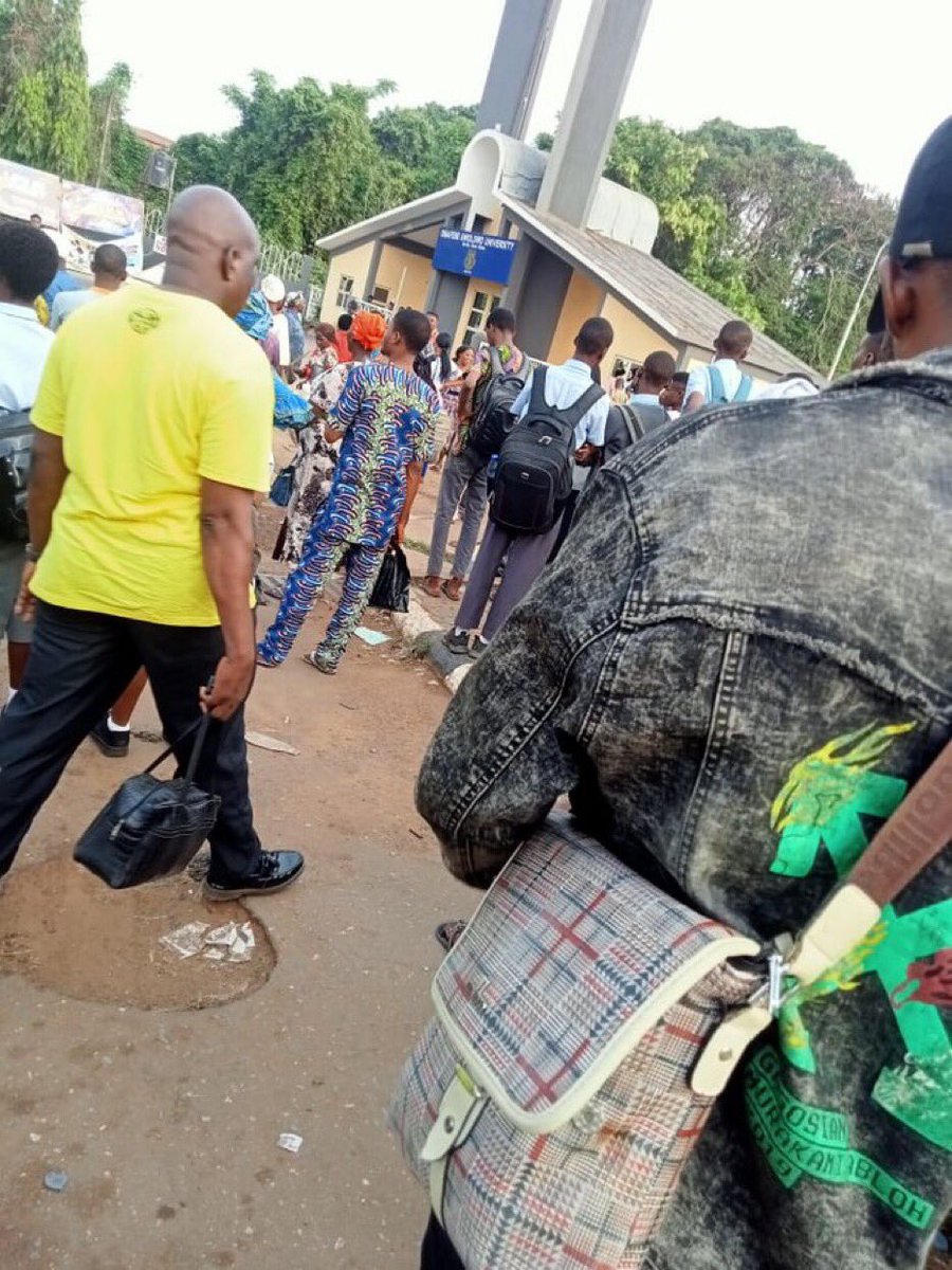 jaymac_011's tweet photo. What’s happening in this IFE?
we have seen masquerade inside OAU, we have seen awo people, we have seen sacrifice at the gate, sango might enter campus today…😰 #ifeprotest https://t.co/3ceuK4V40O