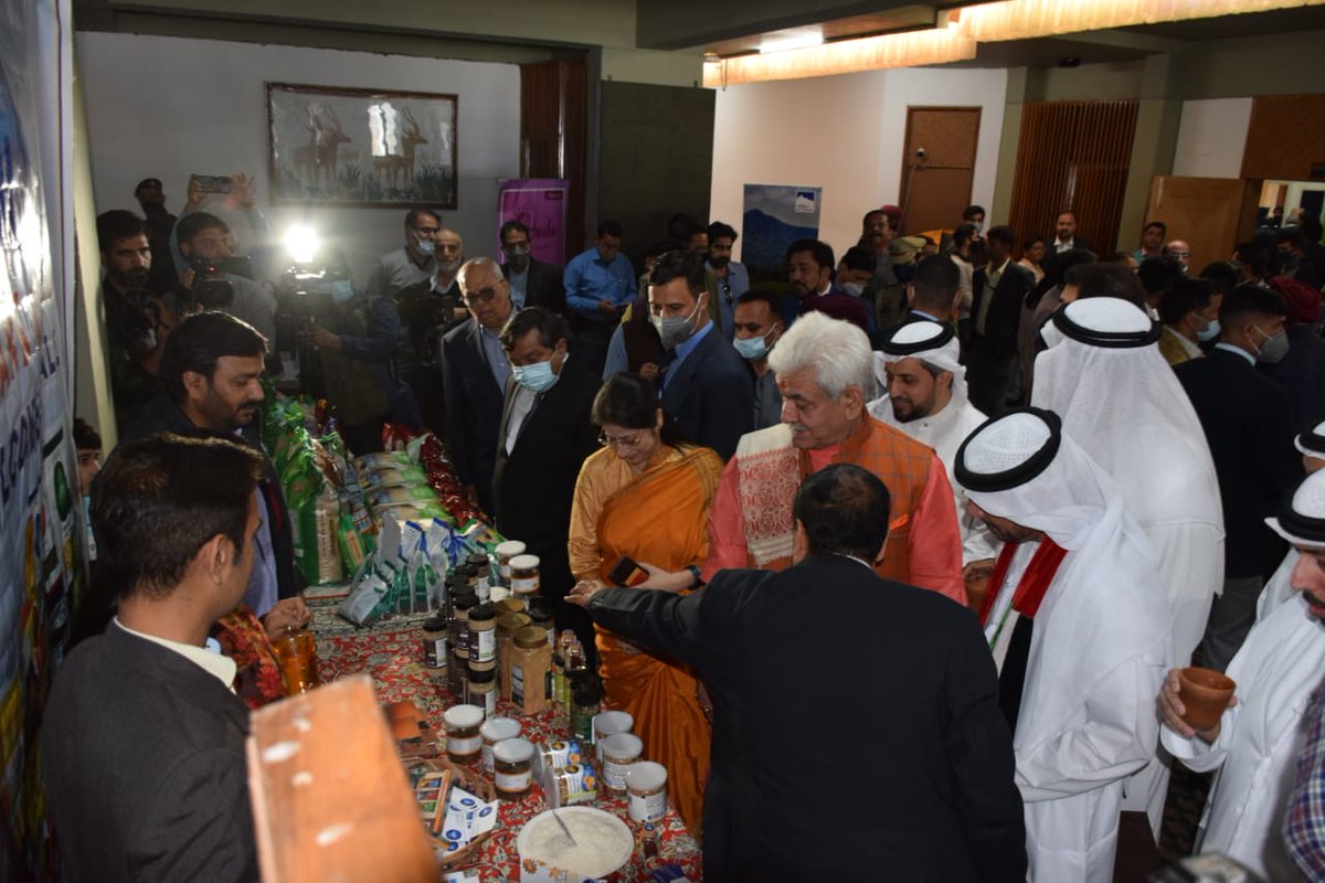 OfficeOfLGJandK's tweet photo. Addressed the Gulf Countries investment summit at Srinagar and highlighted the scope for J&amp;K UT &amp; GCC companies’ economic cooperation to make this paradise on earth as the most beautiful investment destination in the world. https://t.co/mf1nFZe8X6