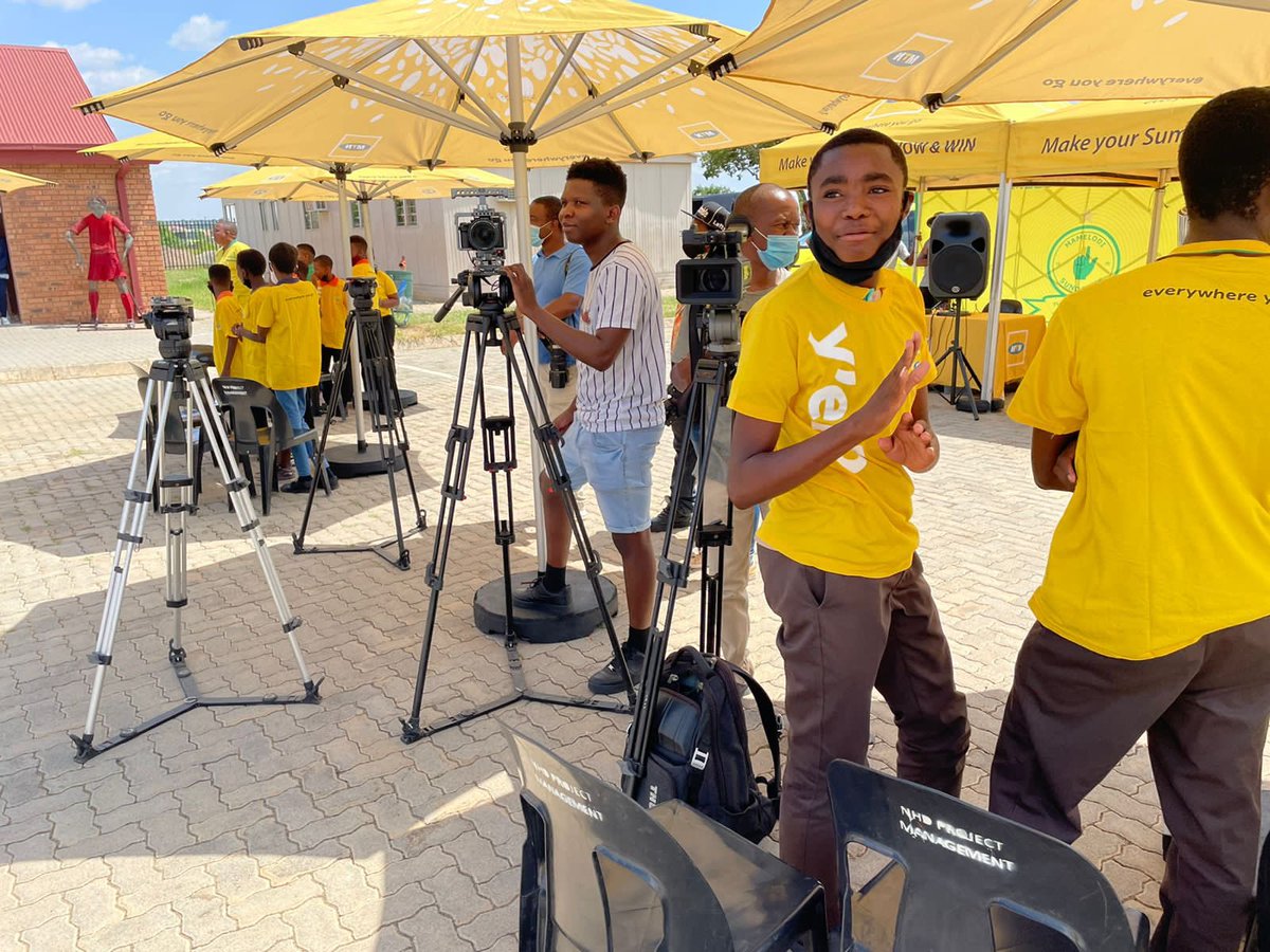 Ayeye…Ziyakhala manje.
Tell us how many pairs of boots are we giving away today (previous tweet has the clue), 2GB MTN Data could be yours.
T&amp;Cs apply.