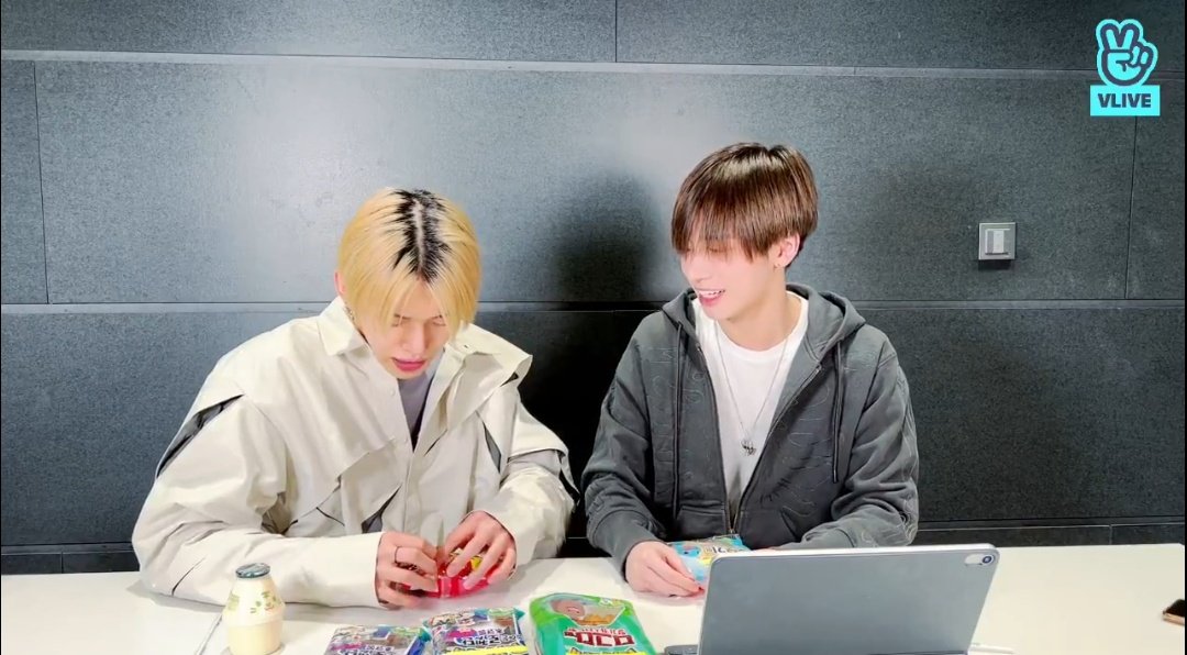 TAEJUN LIVE

vlive.tv/video/279764