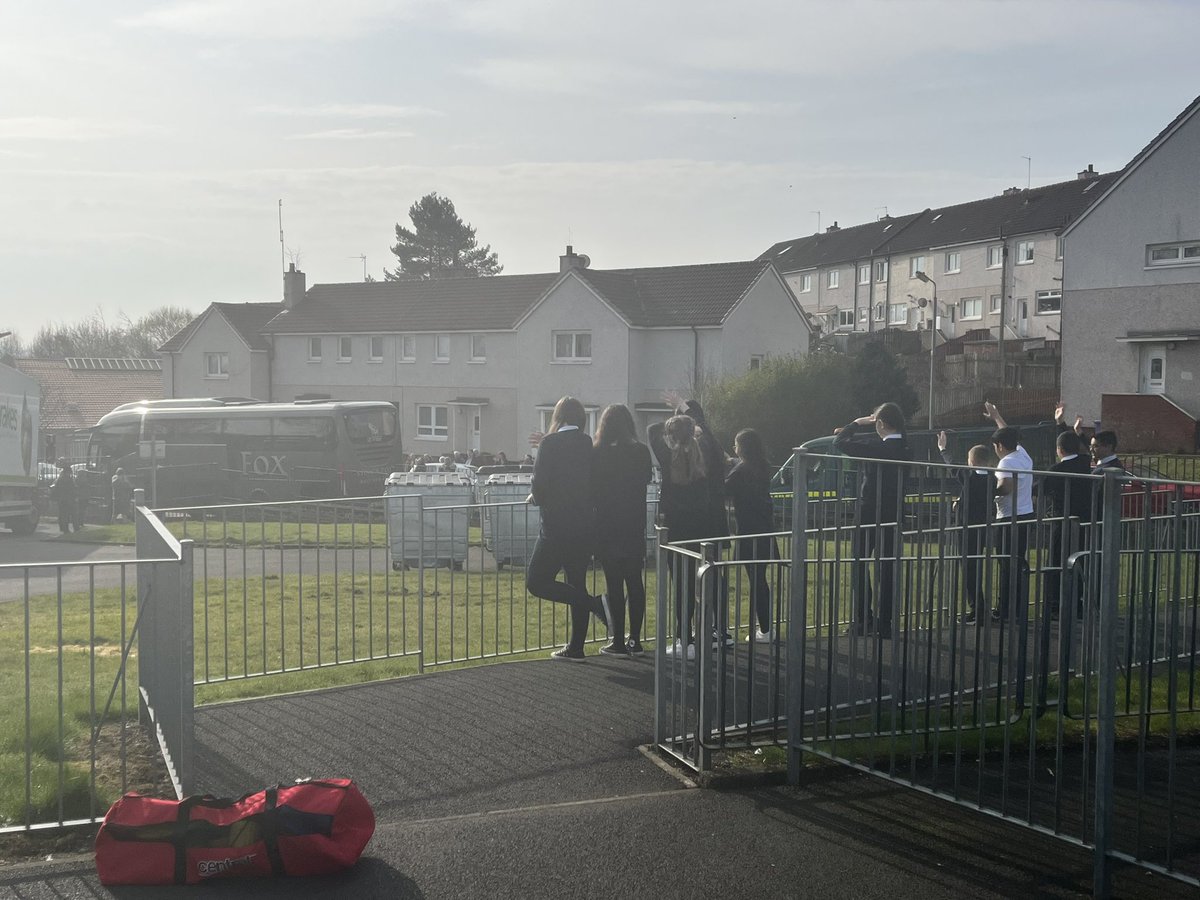 St_monicas_prim's tweet image. And they are off. A sunny farewell for our primary 7s away on their residential