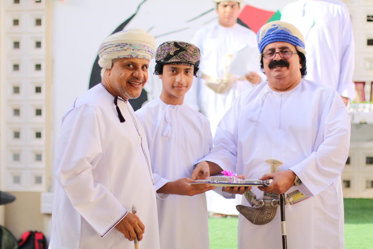 m99314344's tweet photo. تم صباح اليوم ٢٢ / ٣ / ٢٠٢٢ تگريم إبني أسامه ضمن الطلاب المتميزين خلال الفصل الدراسي الأول ،،  فألف شگر لإدارة مدرسة محمد بن شيخان السالمي على مجهوداتها المتميزة https://t.co/6udD7OevqN