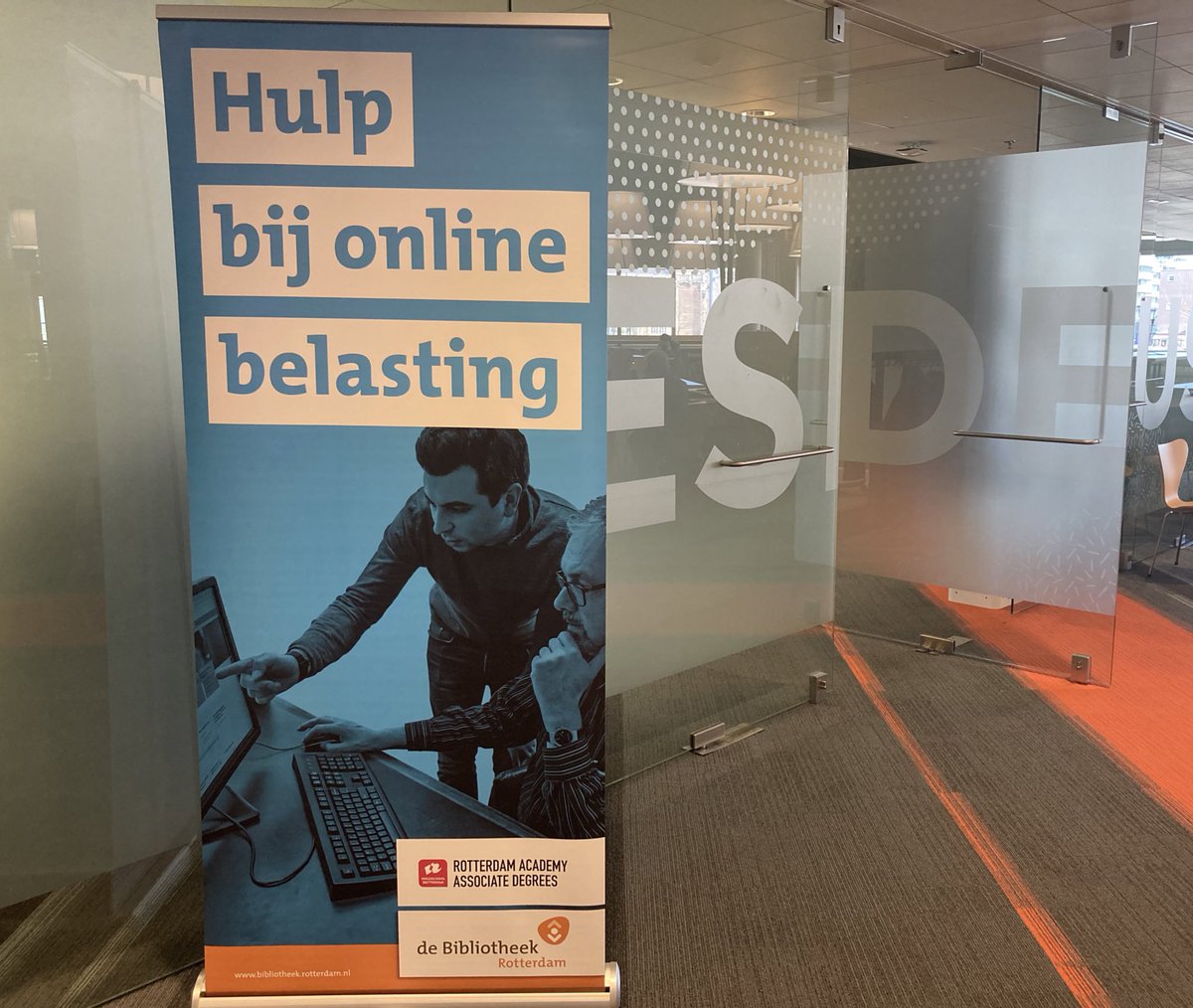 Ook dit jaar helpen de Ad Accountancy studenten <a href="/RdamAcademy/">Rotterdam Academy</a> <a href="/hsrotterdam/">Hogeschool Rotterdam</a> met de belastingaanvraag van ouderen. Ze zijn druk bezig <a href="/bibliotheekrdam/">bibliotheekrdam</a>