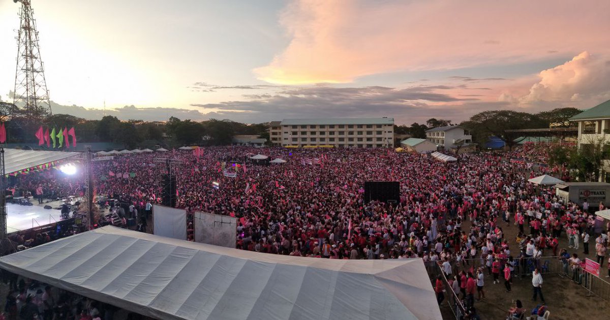 agot_isidro's tweet photo. Cabanatuaaaaan!!! 💖💖💖

Pati ang ulap, Pink!!! ☁️☁️💕💕

#NuevaEcijaIsPink 
#LeniKiko2022 https://t.co/rEh70JB3xQ