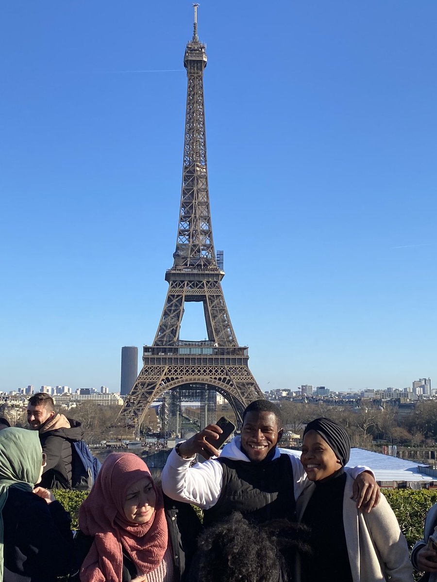 jorgehidalgo90's tweet photo. Una tarde como ningún otra, recomiendo subir a la Torre Eiffel, es una vivencia única, en verdad háganlo si tiene la chance, no se arrepentirán. La vista es increíble, es como un mirador súper monumental 🤩🥹#peruvianinthesommet #parisienvie #école #electionfrançais #tourismtime https://t.co/ouArMUDbdQ