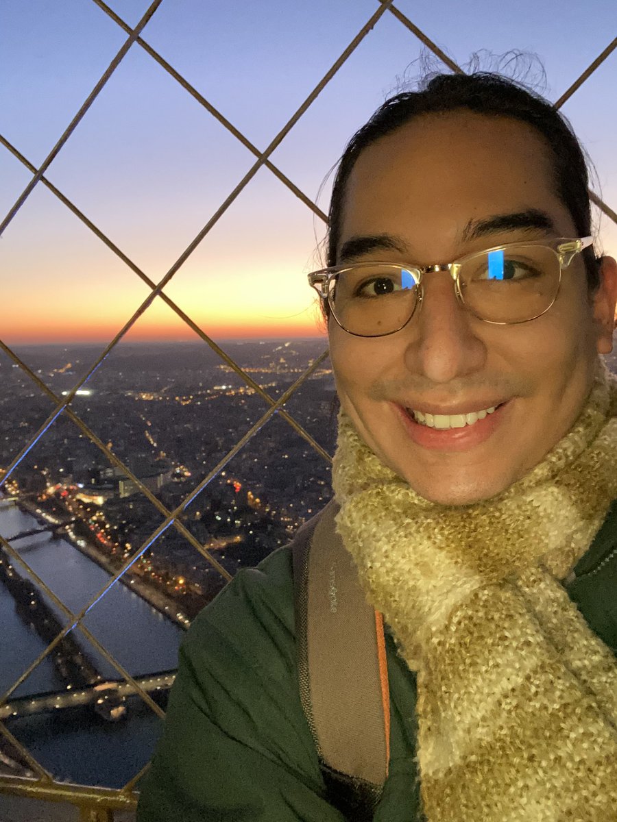 jorgehidalgo90's tweet photo. Una tarde como ningún otra, recomiendo subir a la Torre Eiffel, es una vivencia única, en verdad háganlo si tiene la chance, no se arrepentirán. La vista es increíble, es como un mirador súper monumental 🤩🥹#peruvianinthesommet #parisienvie #école #electionfrançais #tourismtime https://t.co/ouArMUDbdQ