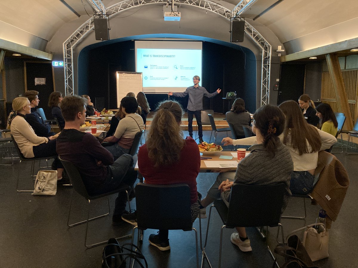 UiBCET's tweet photo. Our Master student @BuwaldaJoran is facilitating the transdisciplinary workshop "Academias rescue plan?" at #BISC2022. Challenging his fellow students to go beyond the buzzword and find the meaning and worth of transdisciplinary knowledge production. @UiBCollab @UiBsamfunn https://t.co/2f1UR2tQcX