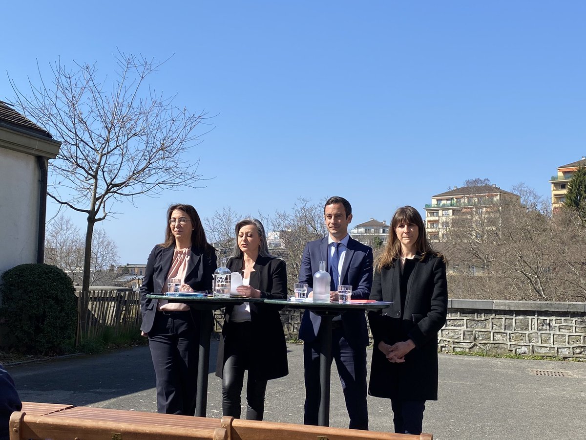jul_rausis's tweet photo. Café, croissant, printemps… pour réveiller la campagne en vue du 2e tour des élections cantonales vaudoises #ECVD @RTSinfo https://t.co/d5jCthNSl3