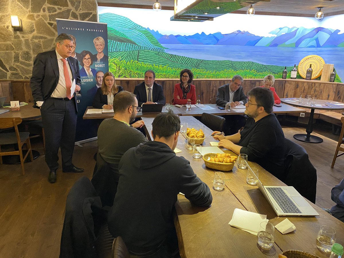 jul_rausis's tweet photo. Café, croissant, printemps… pour réveiller la campagne en vue du 2e tour des élections cantonales vaudoises #ECVD @RTSinfo https://t.co/d5jCthNSl3