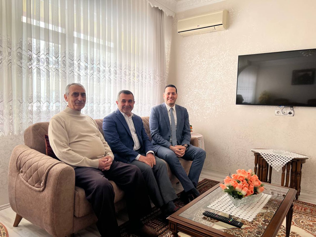Önceki dönemlerde #AKParti ailemiz içerisinde görevlerde bulunan abimiz Erdoğan Özpolat'ı ziyaret ederek istişarelerde bulunduk.

Kendisine ve ailesine ilgileri dolayısıyla teşekkür ediyorum.

#YaşlılarHaftası #Malatya