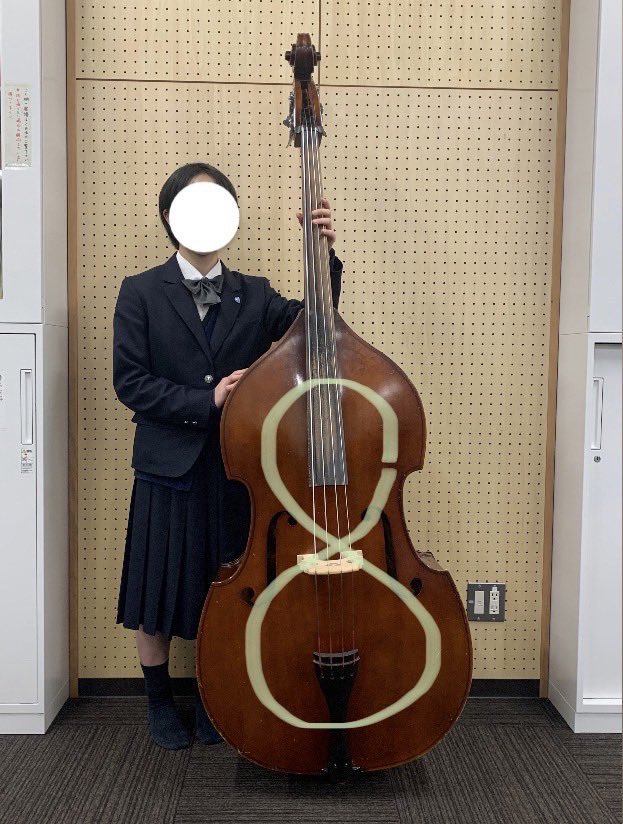 今日の担当楽器は「コントラバス」です。本校吹奏楽部では唯一の弦楽器 