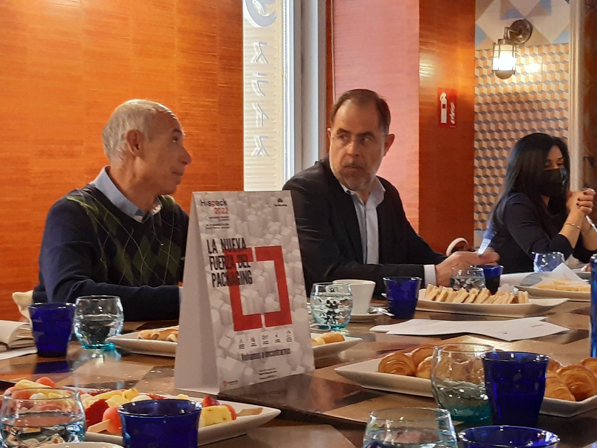 Fira_Barcelona's tweet photo. Presentando a la prensa especializada de Madrid la oferta y actividades de @Hispackbcn.

La gran feria de #packaging #proceso y #logistica reunirá 600 expositores y más de 1.100 marcas del 24 al 27 de mayo. https://t.co/gycWzDpF40