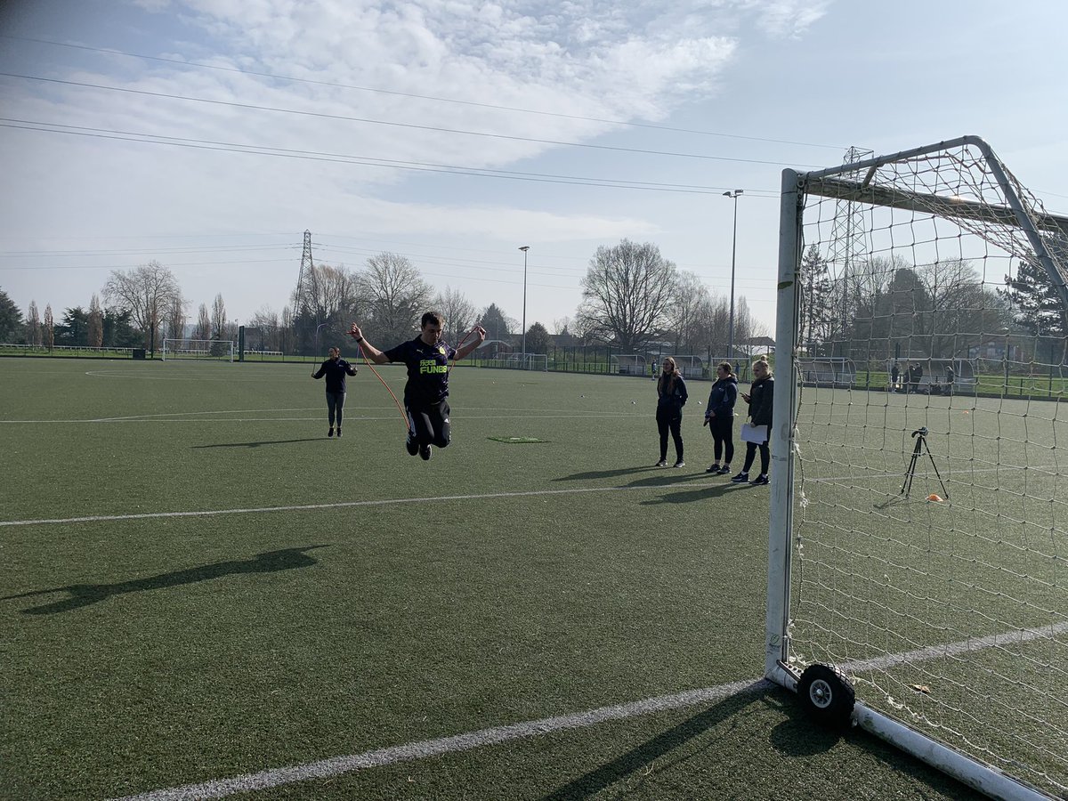 rich_pepperell's tweet photo. Group research projects out in the sun for @WorcPE and @WorcUni_SCS students in #SPRT2063 #lovingscience https://t.co/p5nlK8LEdY