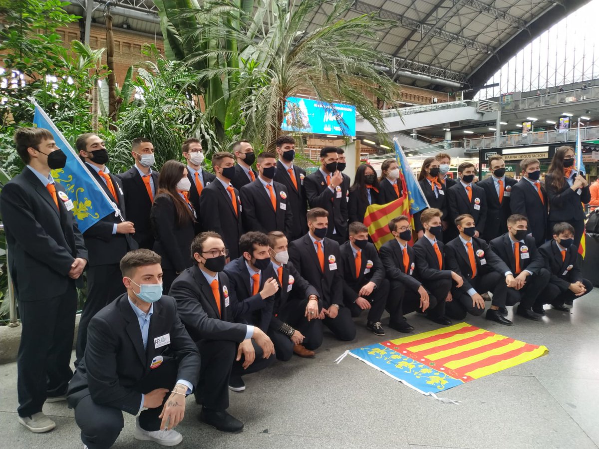 GVAeducacio's tweet image. 🥳 Arranquen les #SpainSkills 2022 i estem representats amb 30 estudiants valencians de diferents famílies d&apos;FP!

💪 Són els guanyadors i guanyadores de les #SkillsValencianes i han estat preparant-se en diverses sessions que els hem organitzat. 

👏 Molta sort!