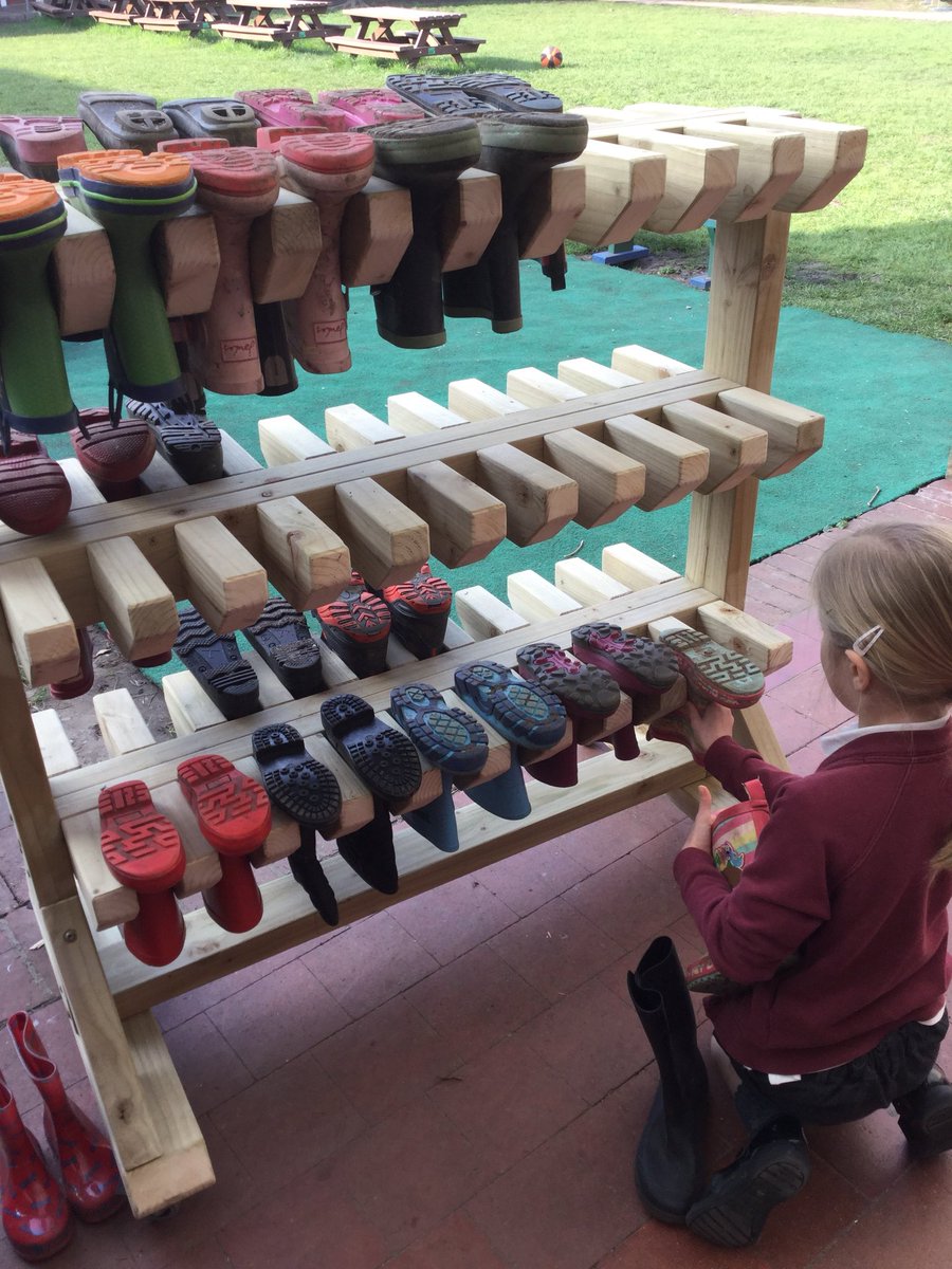 ThamesideSch's tweet photo. A HUGE thank you to Mr Harvey for making this amazing welly rack for Year 1. Thanks to all of those who have donated wellies too. We would really appreciate more donations, especially of size 11s. #Year1tps #YRStps #YSCtps #belongingtps #outdoorlearingtps #continuousprovisiontps https://t.co/yn1KZAr8tN