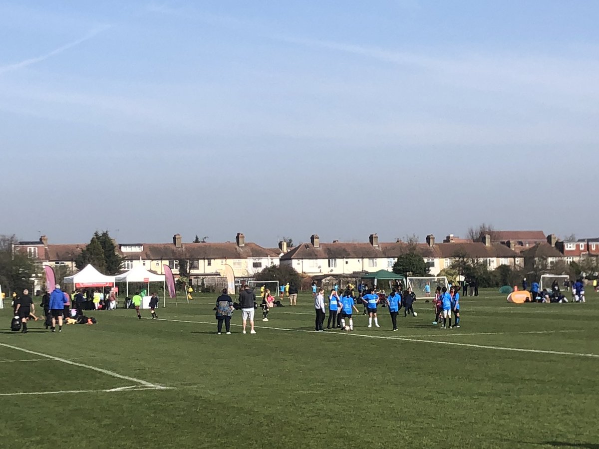 Bealoniansfc's tweet photo. #ProudToHost @LondonYGs today @Bealoniansfc and to see 100s of girls enjoying their football #ThisIsLYG https://t.co/DzZRsAxUyq