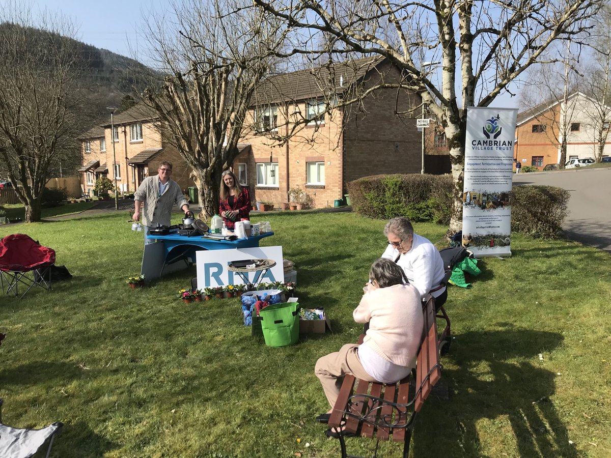 Leigh_Caveney's tweet photo. We’re out and about in Ty Mayr Uchaf this morning. Come and join us for a cuppa and a chat. ⁦@RHAWales⁩ #getinvolved #homegrown https://t.co/X84mBEiHK2