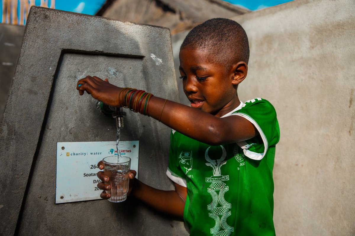 PentlandBrands's tweet photo. We’re proud to partner with @charitywater to bring clean, safe drinking water to communities in two of our key sourcing markets. Find out more about their work and sign their #CleanWaterPledge today https://t.co/0ouCpTlBoj #WorldWaterDay https://t.co/rTU3NVe8eL