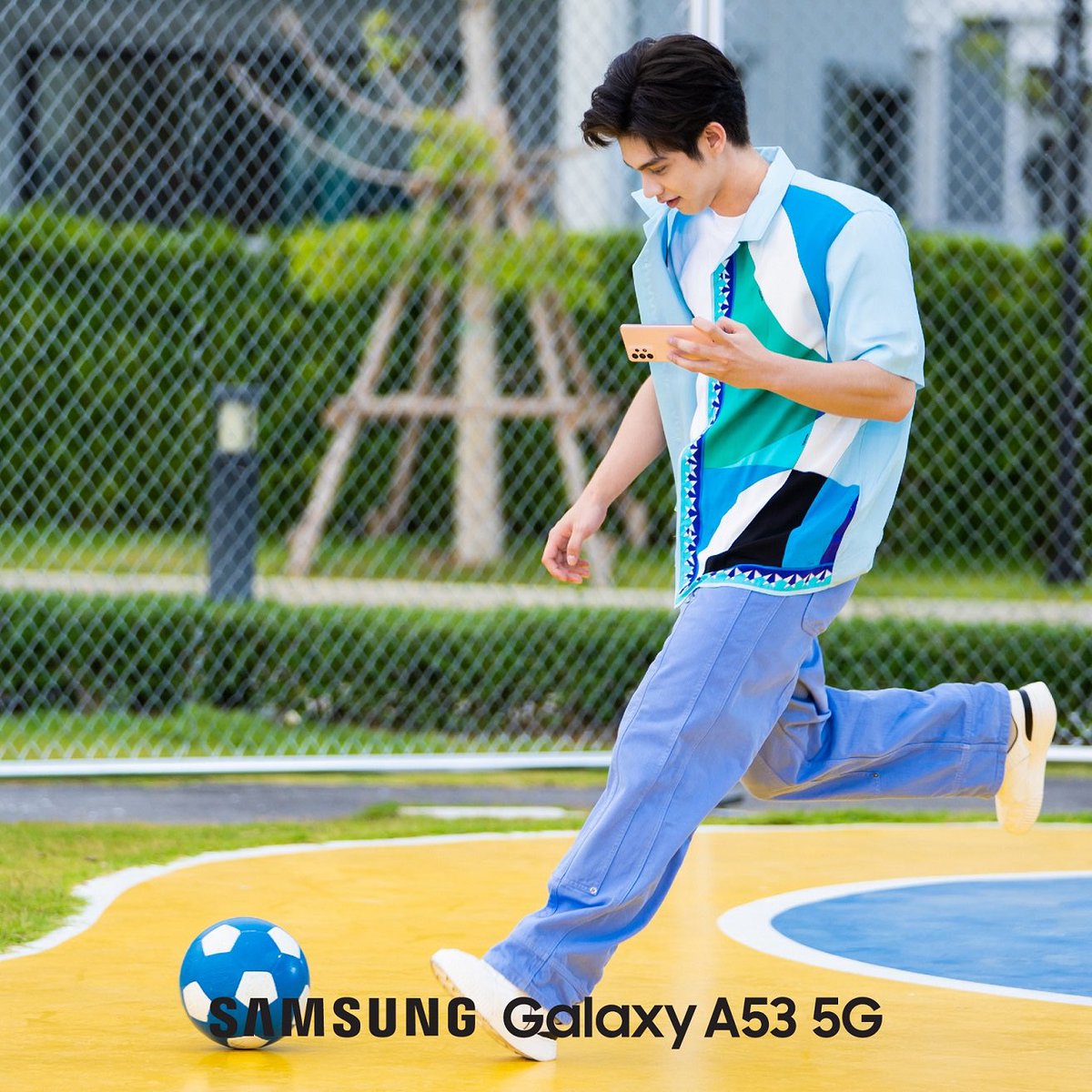 ELLEThailand's tweet photo. Samsung เปิดตัว ไบร์ท วชิรวิชญ์ @bbrightvc ขึ้นแท่นแบรนด์แอมบาสซาเดอร์คนใหม่ของ #SamsungGalaxyA53 บนภาพยนตร์โฆษณาตัวล่าสุด บอกเล่าผ่านหลากหลายไลฟ์สไตล์ชาว Gen Z 

รอติดตามภาพยนตร์โฆษณา Samsung Galaxy A53 x Bright ตัวเต็มได้ในวันที่ 1 เมษายนนี้ทางยูทูบ Samsung Thailand

#bbrightvc https://t.co/ptodgLo6M7