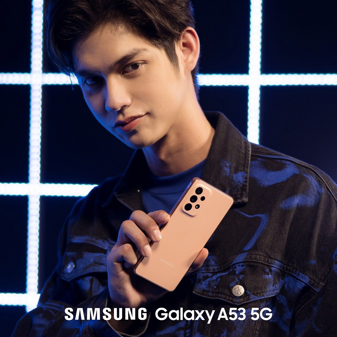 ELLEThailand's tweet photo. Samsung เปิดตัว ไบร์ท วชิรวิชญ์ @bbrightvc ขึ้นแท่นแบรนด์แอมบาสซาเดอร์คนใหม่ของ #SamsungGalaxyA53 บนภาพยนตร์โฆษณาตัวล่าสุด บอกเล่าผ่านหลากหลายไลฟ์สไตล์ชาว Gen Z 

รอติดตามภาพยนตร์โฆษณา Samsung Galaxy A53 x Bright ตัวเต็มได้ในวันที่ 1 เมษายนนี้ทางยูทูบ Samsung Thailand

#bbrightvc https://t.co/ptodgLo6M7