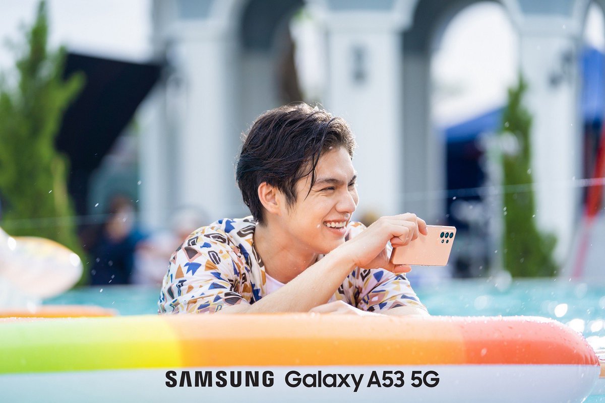 Hello_asian's tweet photo. ซัมซุง เปิดตัว ไบร์ท – วชิรวิชญ์ ขึ้นแท่น Brand Ambassador คนใหม่!
‘เก่งไม่กั๊ก ถ่ายชัดไม่กลัวเบลอ’ ของ Galaxy A53 5G บนภาพยนตร์โฆษณาตัวล่าสุด
https://t.co/AWAjFGOdbJ
ติดตามภาพยนตร์โฆษณา Samsung Galaxy A53 5G x Bright ตัวเต็มได้ในวันที่ 1 เมษายนนี้ 
 #SamsungGalaxyA53 #bbrightvc https://t.co/HqpaFDtAIr