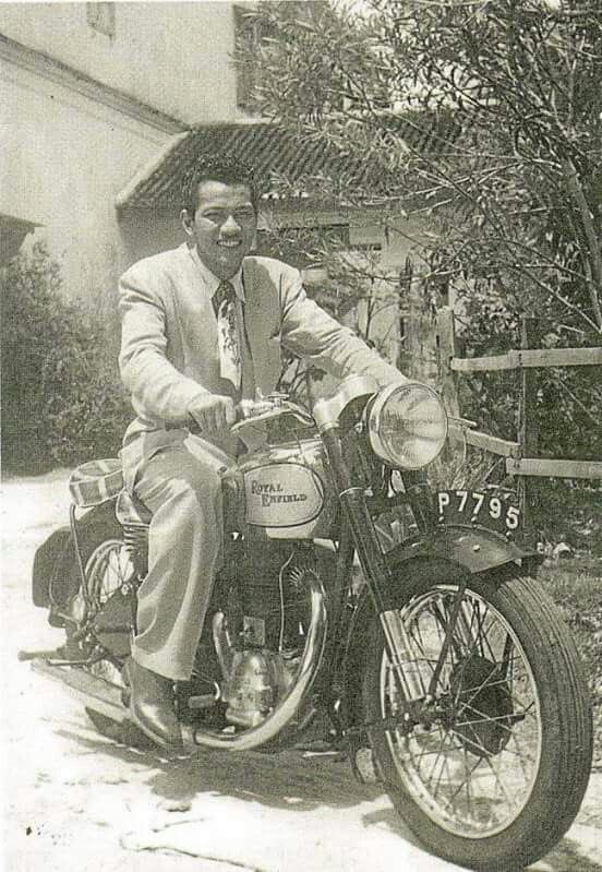 Selamat ulang tahun kelahiran buat legend seniman negara, P. Ramlee. We love your artworks. It still alive to these days ❤️
.
👇🏼 Reply your fav P. Ramlee film down below 👇🏼