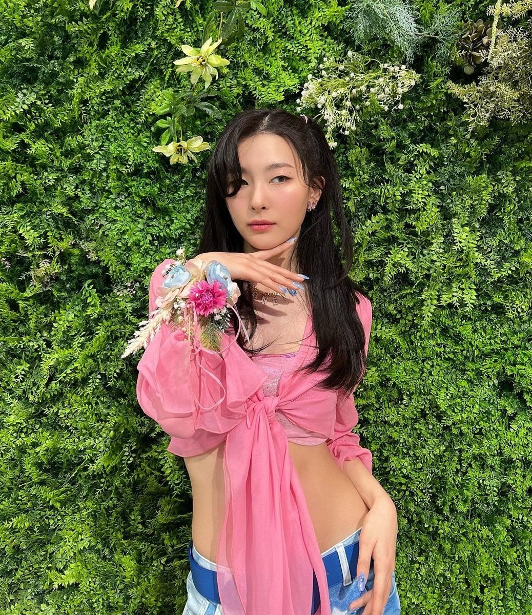 seulgipicspnsk's tweet photo. KANG SEULGI EVERYONE https://t.co/OeWCVY6dyn