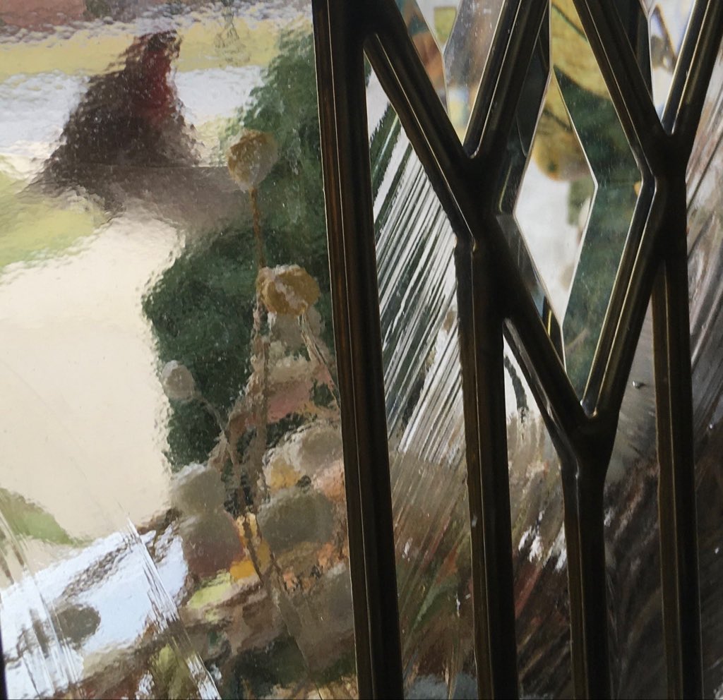 LauraClassical's tweet image. Good morning my Tweethearts! Can you see my surprise visitor? This robin landed on my grapevine wreath and started pulling out twigs! It’s nest building time! #spring Come celebrate another lovely spring day with your friends Mozart, G&amp;amp;S, Wagner &amp;amp; Vivaldi @CRBClassical🎶