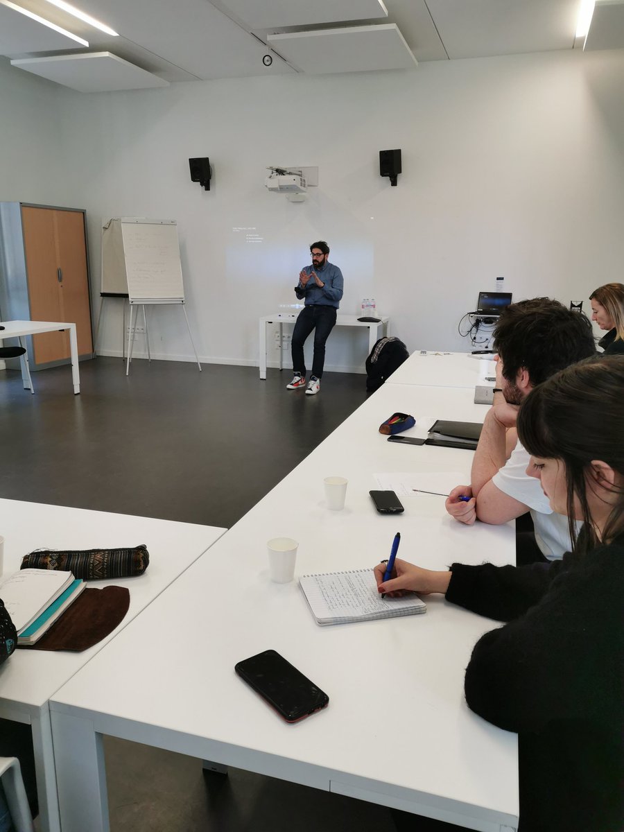 Top départ de nos journées de formation Éducation aux médias avec <a href="/ThomasHuchon/">Thomas Huchon</a> dans le cadre de la #semainedelapresse et de #ExpoEspritCritique <a href="/QuaiDesSavoirs/">Quai Des Savoirs</a>
Médiateurs, enseignants, éducateurs ensemble pour sensibiliser les jeunes aux #fakenews